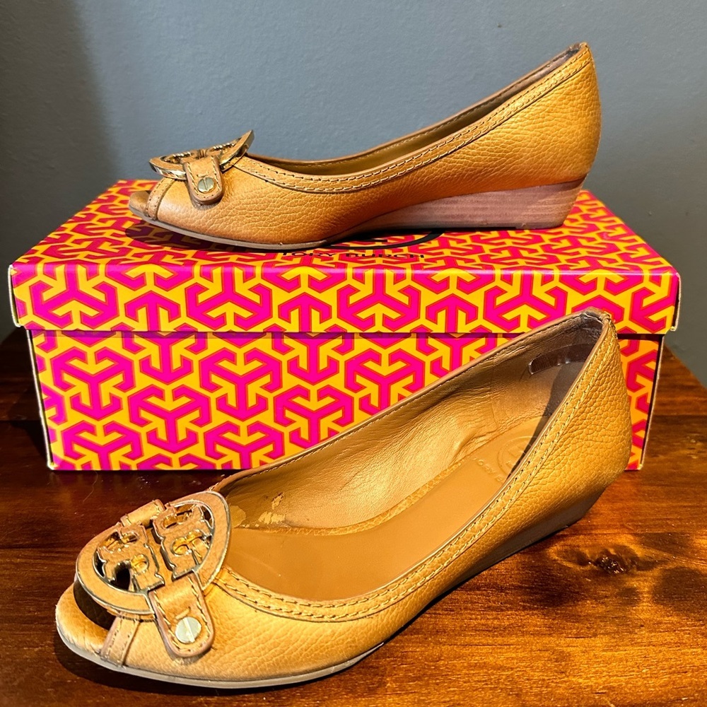 Tory Burch Amanda open toe Demi wedge size 6